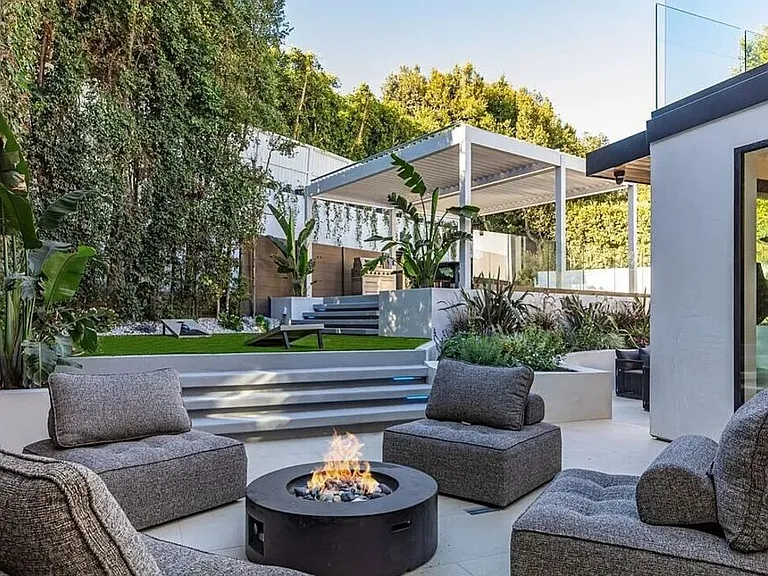 1271 Sunset Plaza Dr — Photo 23