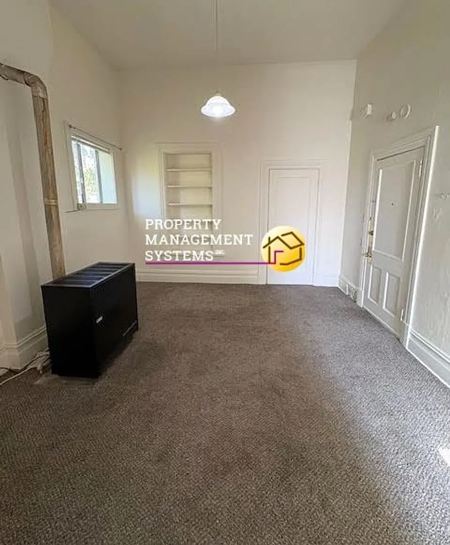 1 Bedroom Apartment in the Avenues! — Photo 3