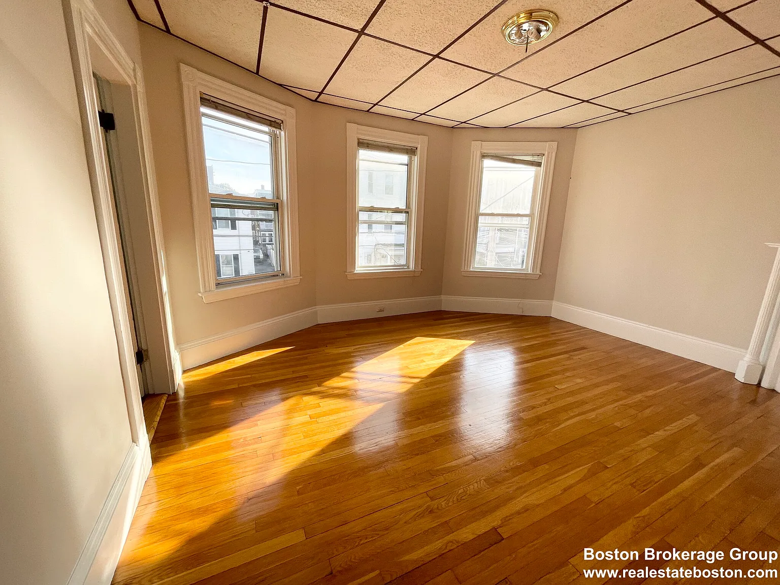 4 bed, 1.0 bath, $3,600 — Photo 3