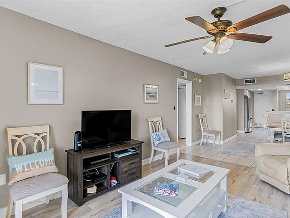 5th image of 19451 GULF BOULEVARD #203