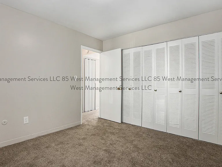 120 Leonard St NE — Photo 24