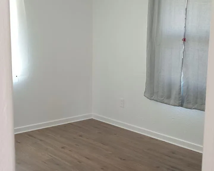 131 E Camphor St — Photo 17
