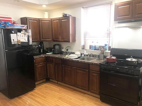 3rd image of 3418 N Hamlin Ave #1