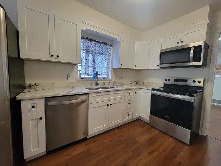 4027 Iris St N — Photo 7