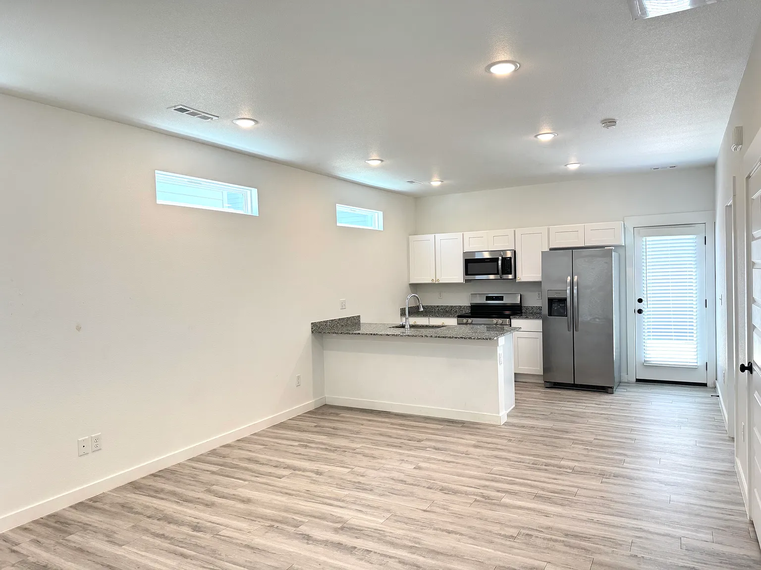 2 bed, 2.5 bath, 1250 sqft, $1,600 — Photo 2