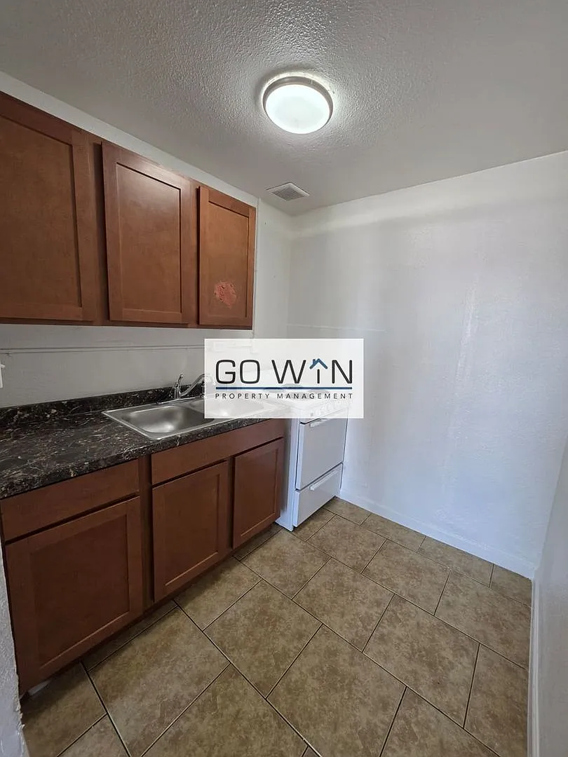 2146 E Taylor St — Photo 3