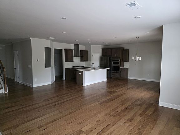 4th image of 40 Riverclub Rd