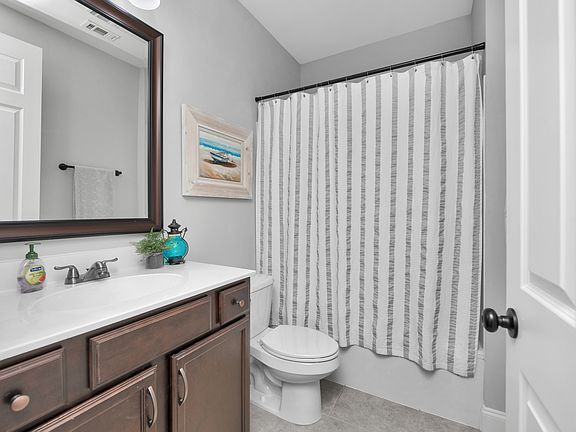 3rd image of 902 Bay Breeze Cv