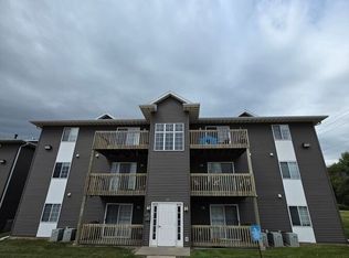 125 E Boyson Rd APT 102, Hiawatha, IA 52233