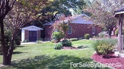 Detached Garage & Garden Shed