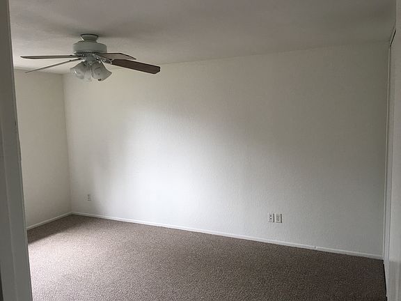 5th image of 1135 Oxford Dr APT D