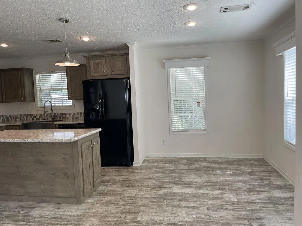 3 bed, 2.0 bath, 1179 sqft, $1,299 — Photo 3