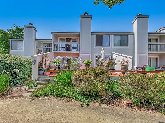 2nd image of 3417 La Selva St