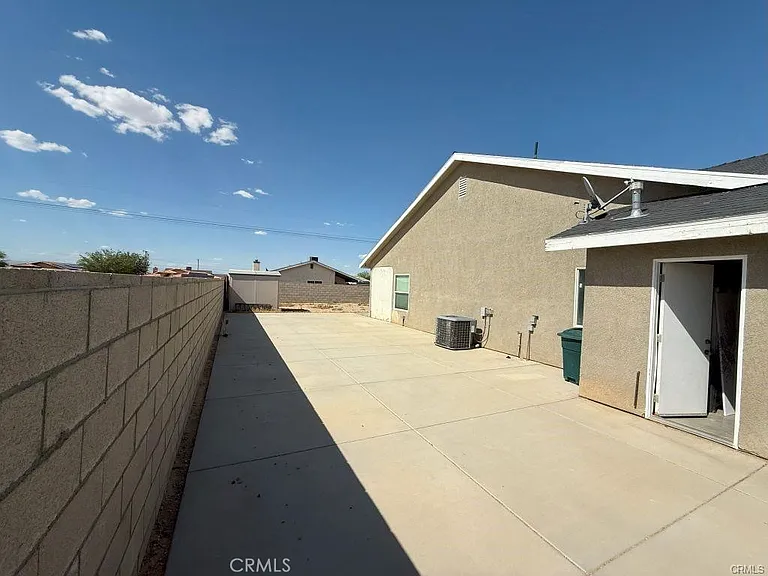 9425 Evelyn Ave — Photo 3