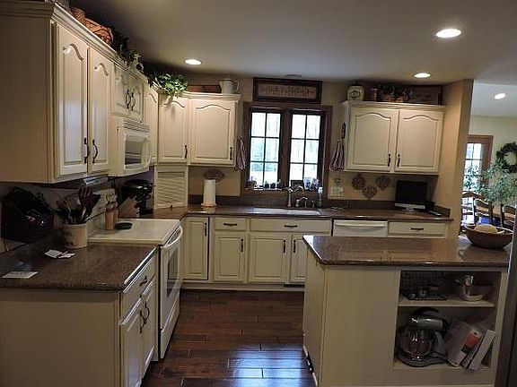 2nd image of 1725 Terry Andrae Ave