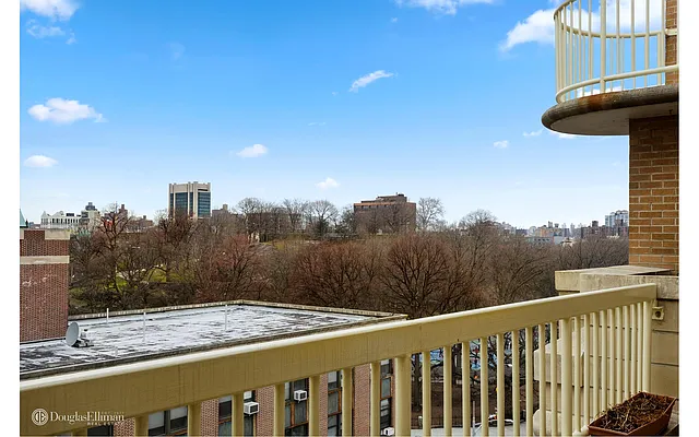 Sold by Douglas Elliman | media 15