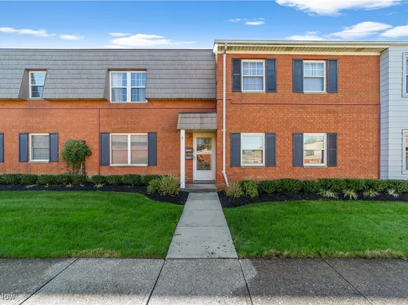 2829 Pease Dr #D412, Rocky River, OH 44116