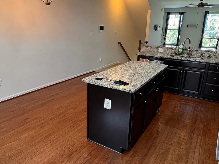 624 Ravenwood Dr — Photo 4
