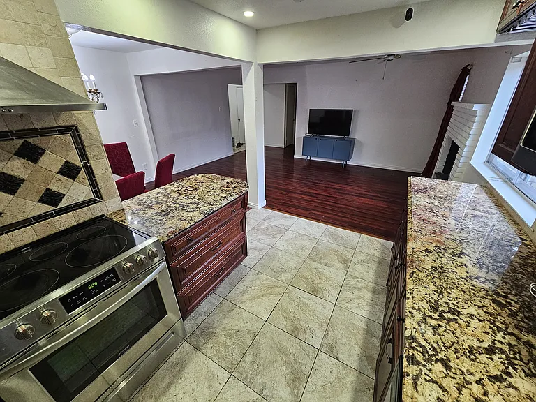502 Forest Cir — Photo 11