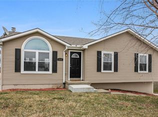 1717 N Blue Mills Rd, Independence, MO 64056