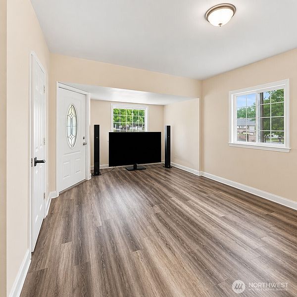 2nd image of 702 5th Avenue NW