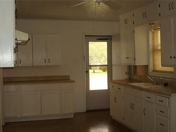 3rd image of 118 Palm Dr