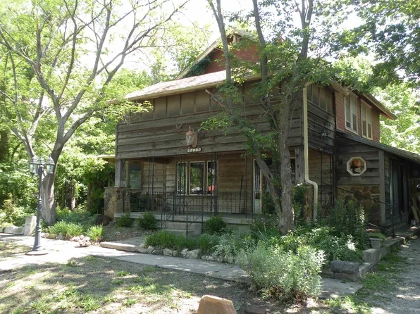 119 S Oak St, Howard, KS 67349