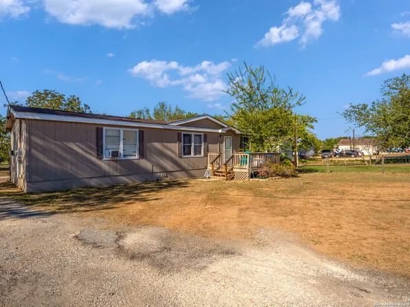 1331 Sutherland Springs, Floresville, TX 78114