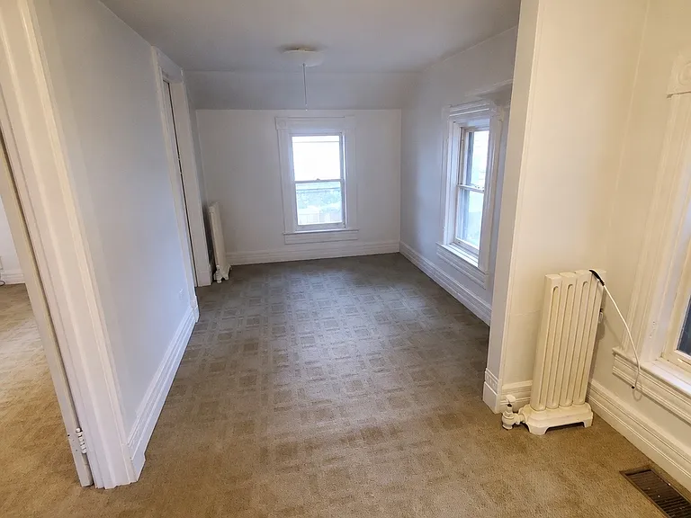 320 Albany Ave #2 — Photo 6