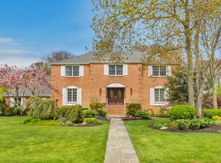 52 Tern Ct, Bay Shore, NY