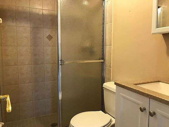 4th image of 32 Excelsior Ave #1
