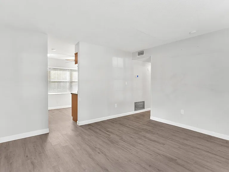 500 College Ave — Photo 11