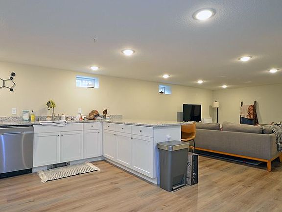 2nd image of 1132 Grand Ave Unit 3