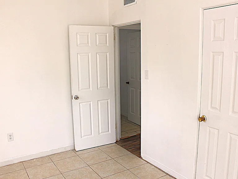 920 Hacienda Ct — Photo 12