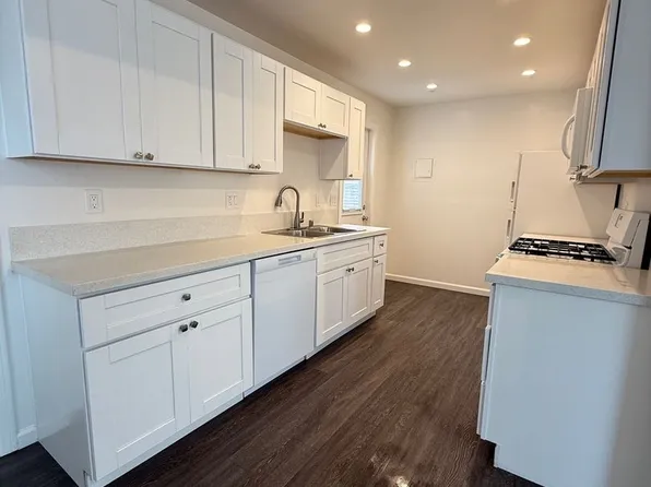 La Jolla Mesa Drive 1 Bed/1 Bath, 5245 La Jolla Mesa Dr, San Diego, CA 92109