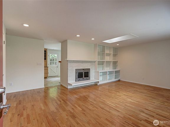 2nd image of 2327 248th Avenue SE