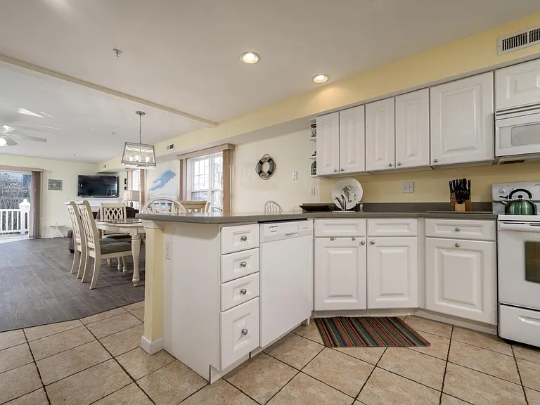803 N Baltimore Ave #A — Photo 5