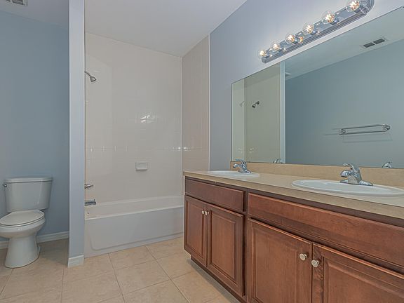 5th image of 102 Merlot St