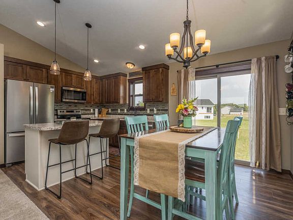 5th image of 855 Brady Ln