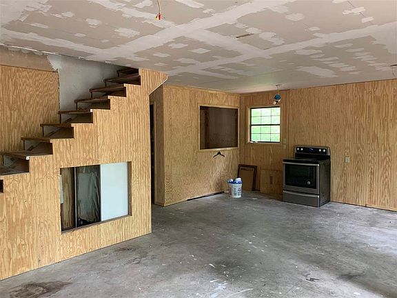 3rd image of 232 Pear St