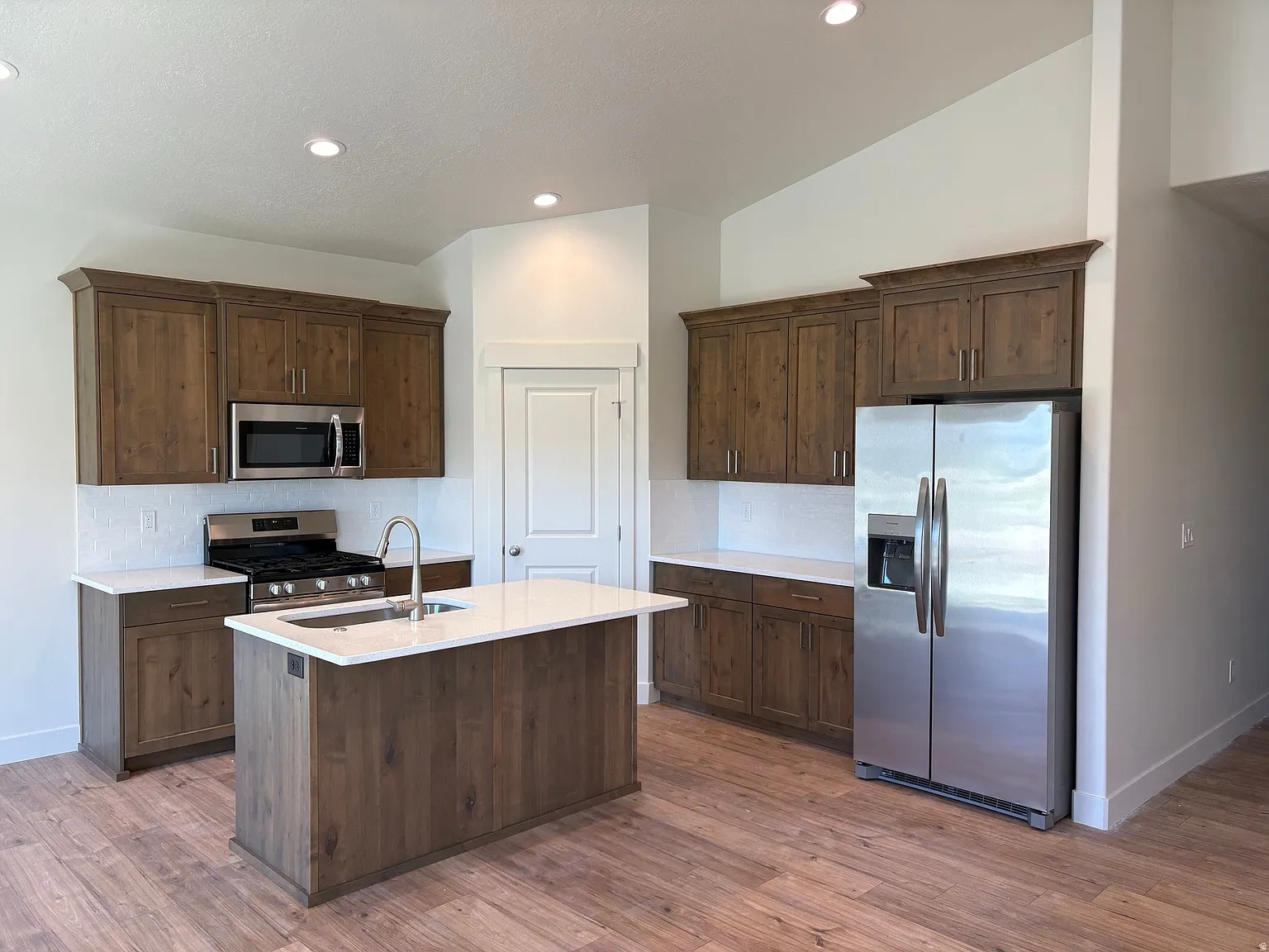 3 bed, 1595 sqft, $2,150 — Photo 3