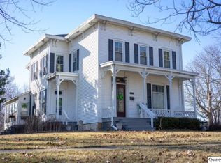 405 N Madison St, Carthage, IL 62321