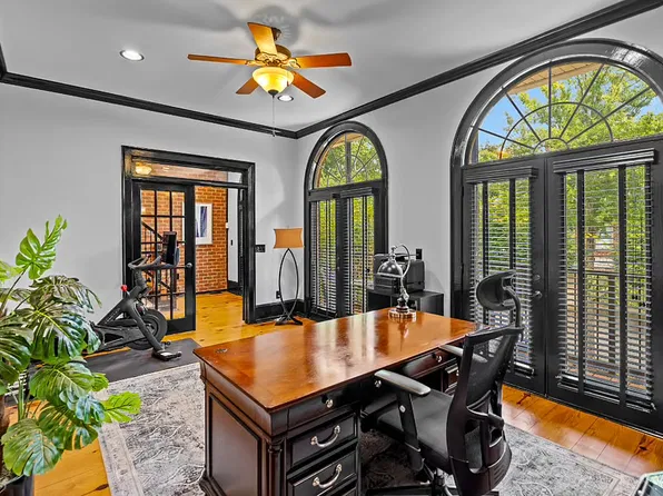5512 Glenridge Dr, Sandy Springs, GA 30342