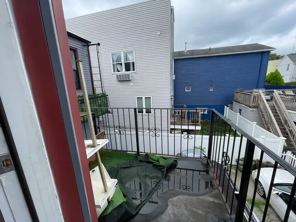 739 Garfield Avenue image 13 of 14