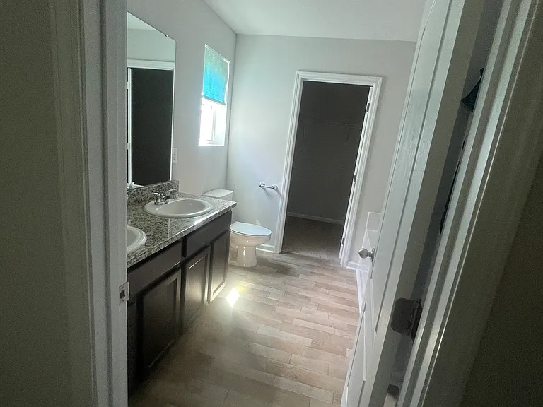 1916 Simonton Dr — Photo 3