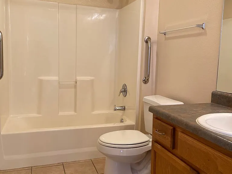 160 Knowledge Ave #B — Photo 27