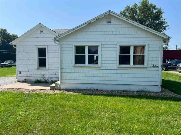 536 E Adams St, Marengo, IA 52301