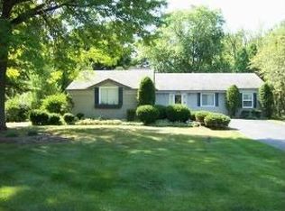 1226 Foxglove Dr, Batavia, IL