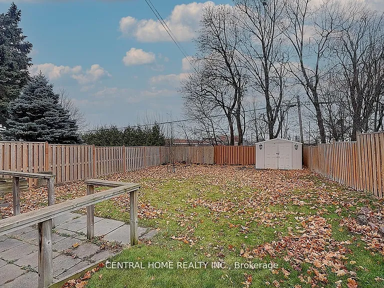 50 Sherwood Forest Dr #LOWER — Photo 23
