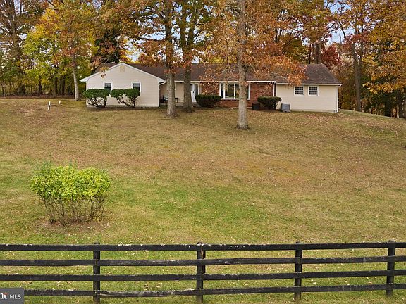 3rd image of 193 Burlington Path Rd